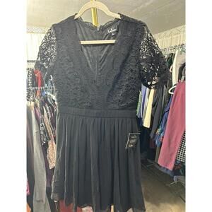 NWT  Lulus Angel in Disguise skater Black Lace Dress with V- Neckline size L